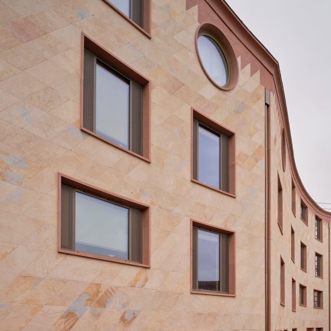 Gradel quadrangles windows of varying size